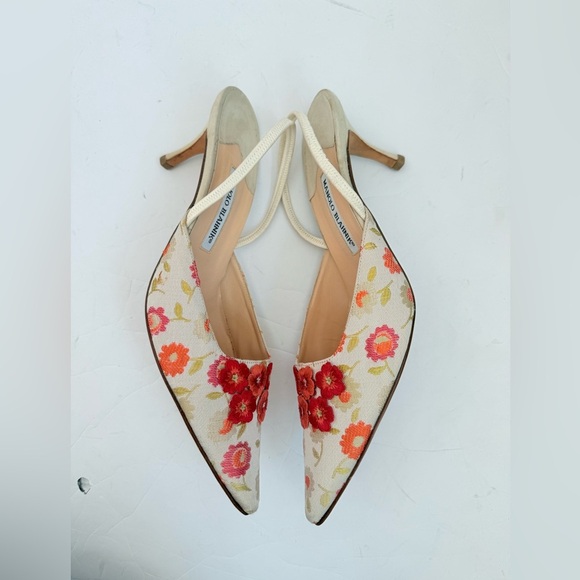 Manolo Blahnik Vintage Floral Embroidered & appliqué Slingback Kitten Pumps 43.5 - Picture 3 of 9